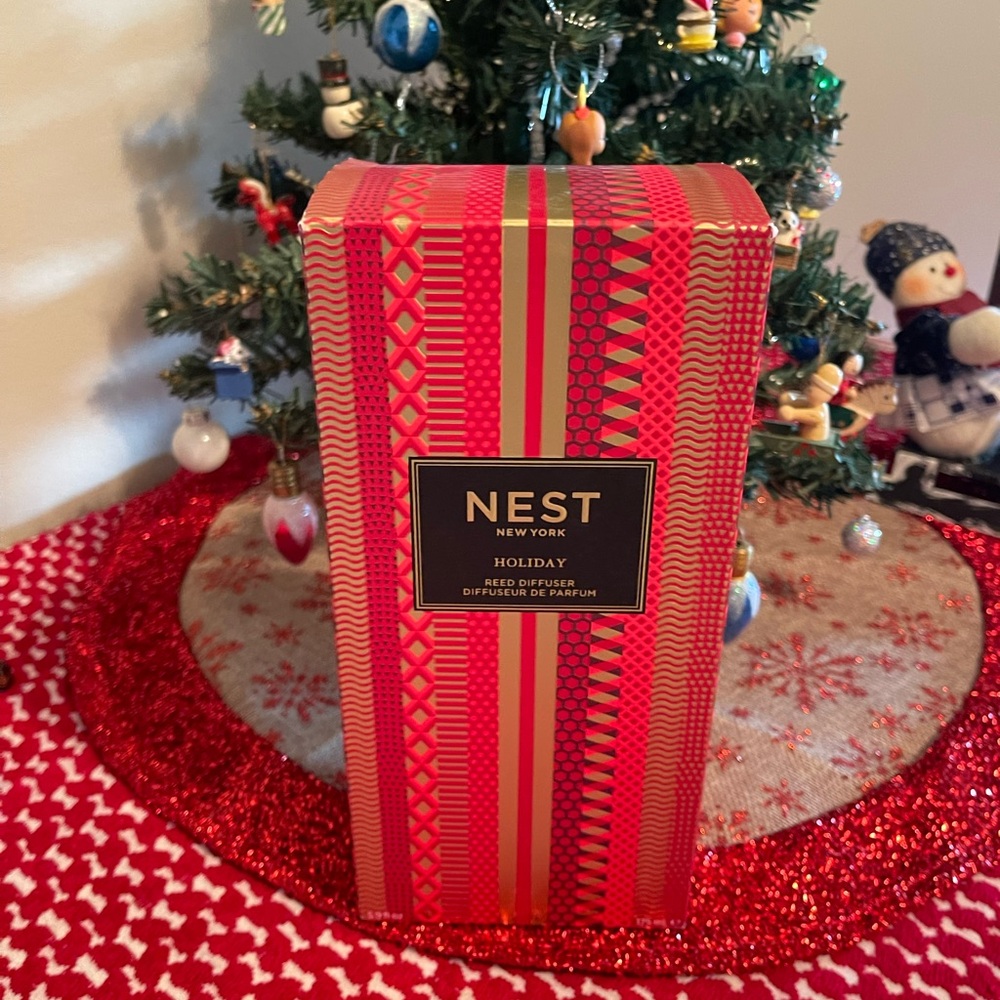 NEST Fragrances Holiday Reed Diffuser - Red and Gold